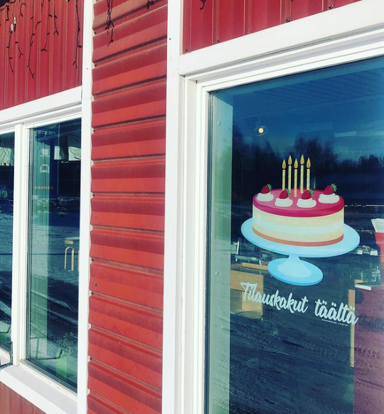 •Tarrat ikkunaan eri kokoja